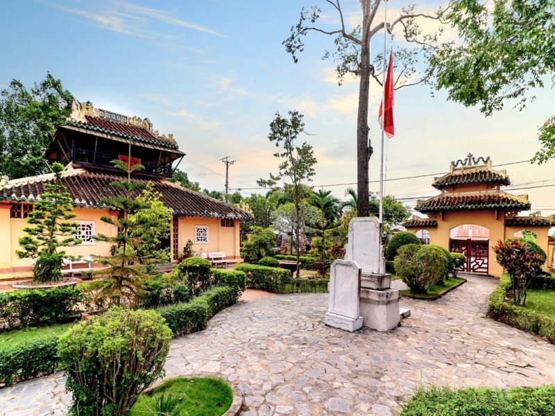 Vinh Long Temple of Literature Exterior Exterior view of Vinh Long Temple of Literature surrounded by lush greenery
